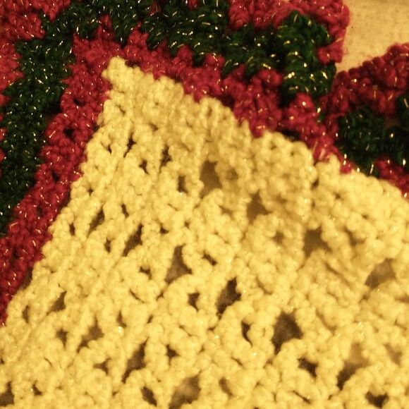Table Runner Crochet Long Sparkling Rectangle 62 inch White Green Red - Picture 2 of 15